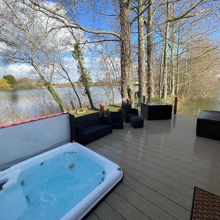 Rudd Lake Luxury Lakeside Lodge With Fishing & Hot Tub@Таттершолл Экстерьер фото