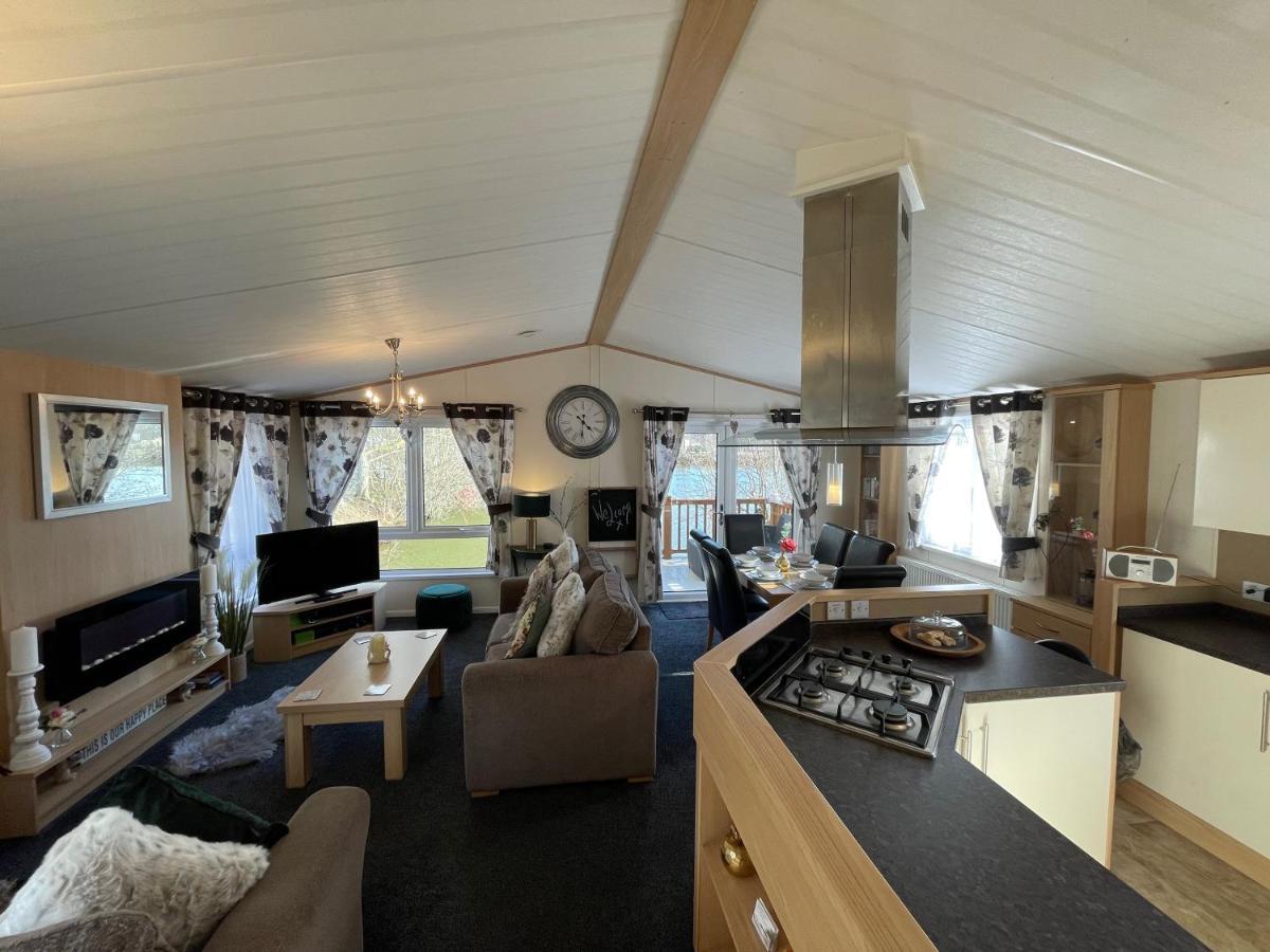 Rudd Lake Luxury Lakeside Lodge With Fishing & Hot Tub@Таттершолл Экстерьер фото